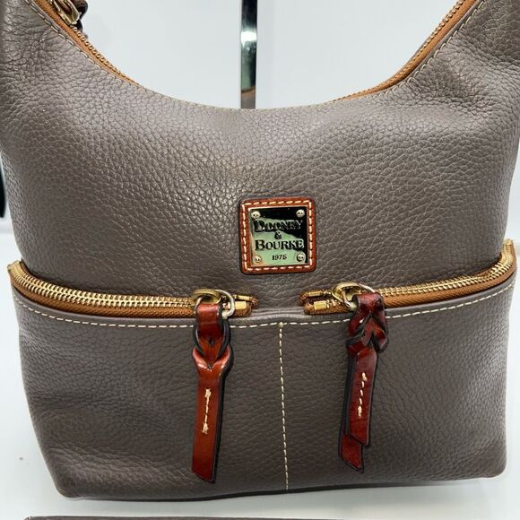 Dooney & Bourke Pebble Grain Zipper Pocket Sac with matching Wallet - Picture 3 of 16